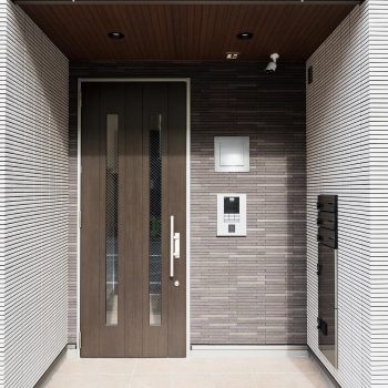 japanese-culture-wood-house-entrance